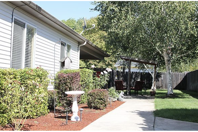 Image of Ashley Manor - Douglas (4)
