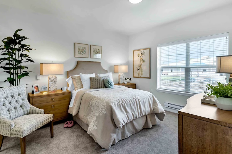 Shads Landing Gracious Retirement Living Hawthorn Senior Independent Living in Charlotte, North Carolina apartment bedroom