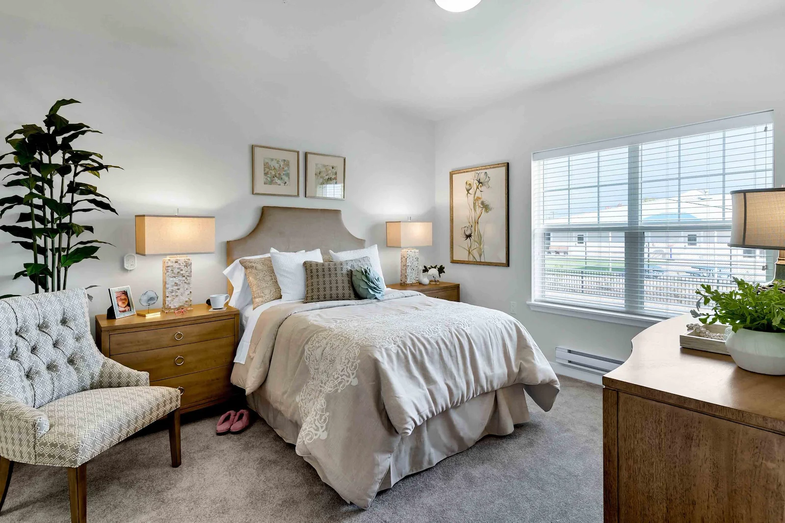 Shads Landing Gracious Retirement Living Hawthorn Senior Independent Living in Charlotte, North Carolina apartment bedroom