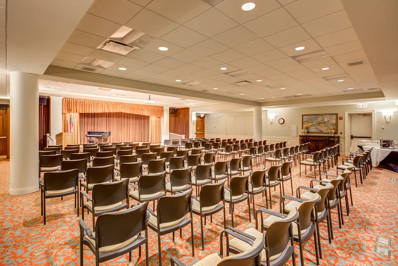 Image of Lake Forest Place (4)