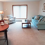 Prime Healthcare Senior Living – Fox Knoll Village in Aurora, IL, living room