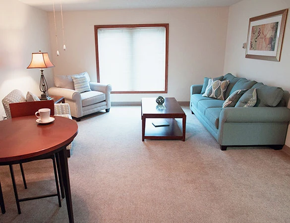 Prime Healthcare Senior Living – Fox Knoll Village in Aurora, IL, living room