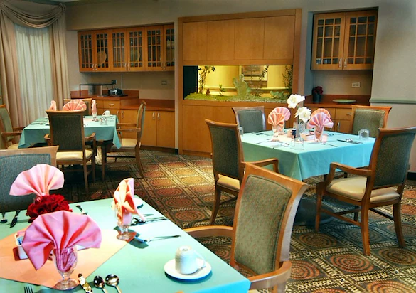 Image of Alden Gardens and Courts of  Des Plaines (4)