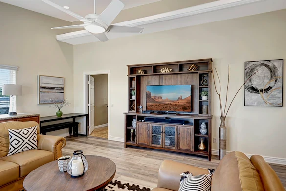 Image of Valencia at 19th Pl. #2 (4)