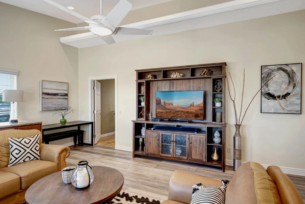 Image of Valencia at 19th Pl. #2 (4)