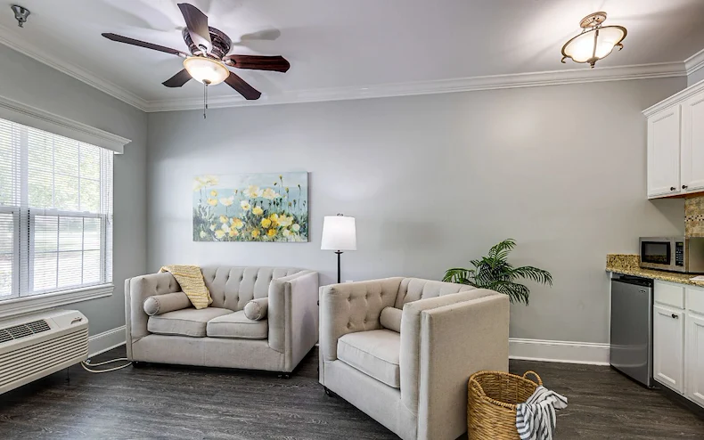 Charter Senior Living of Franklin in Franklin, Tennessee, apartment living room