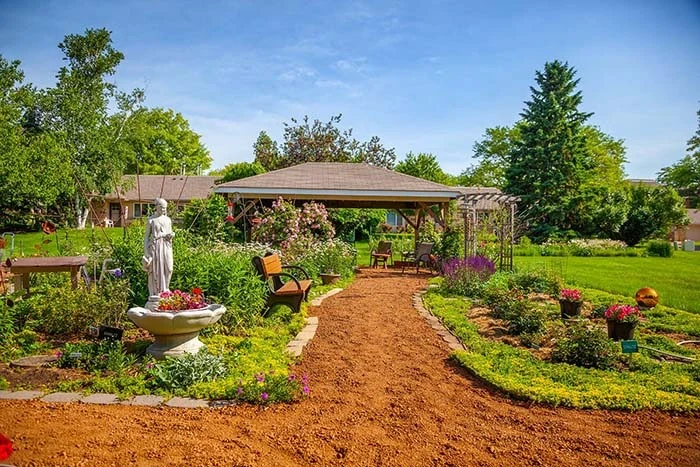 Covenant Living at The Holmstad in Batavia, IL, garden and sitting area
