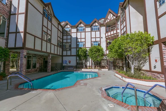 Lexington Assisted Living senior living community offering independent living, assisted living, and memory care in Ventura, CA, outdoor pool and hot tub