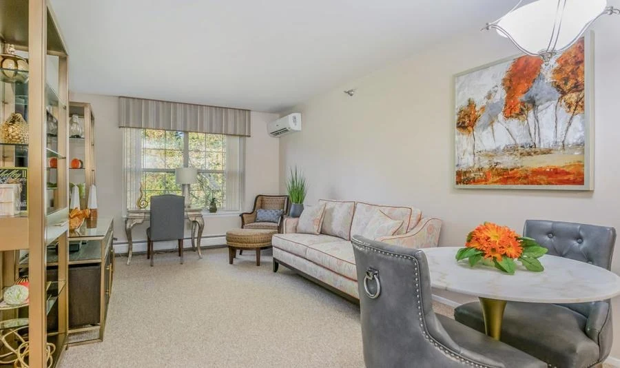 Image of Oakmont Livonia Senior Community (6)