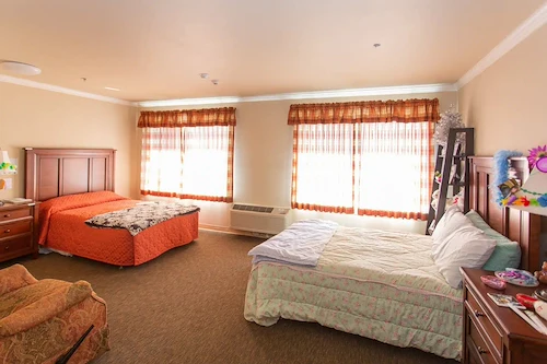 Image of Colonial Gardens Memory Care (9)