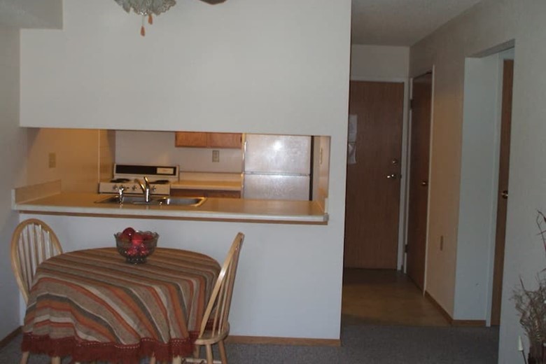 Image of Cedar Square Apartments (2)