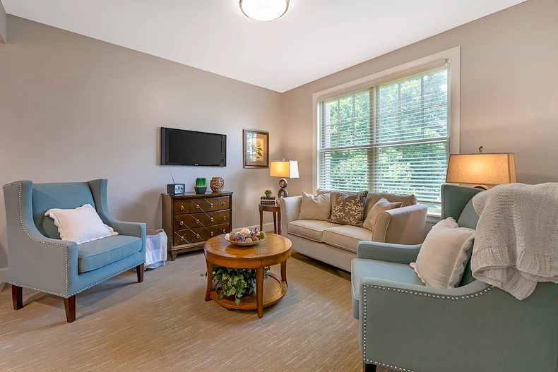 Brookdale Green Hills Cumberland senior living community offering assisted living, memory care, and respite care in Nashville, TN, apartment living room