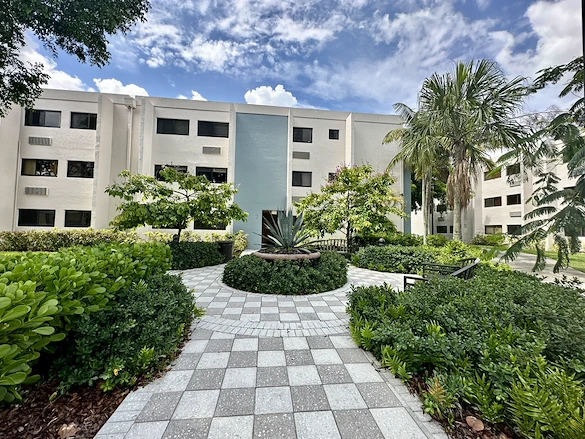 Image of The Solaire at Las Palmas Village (1)