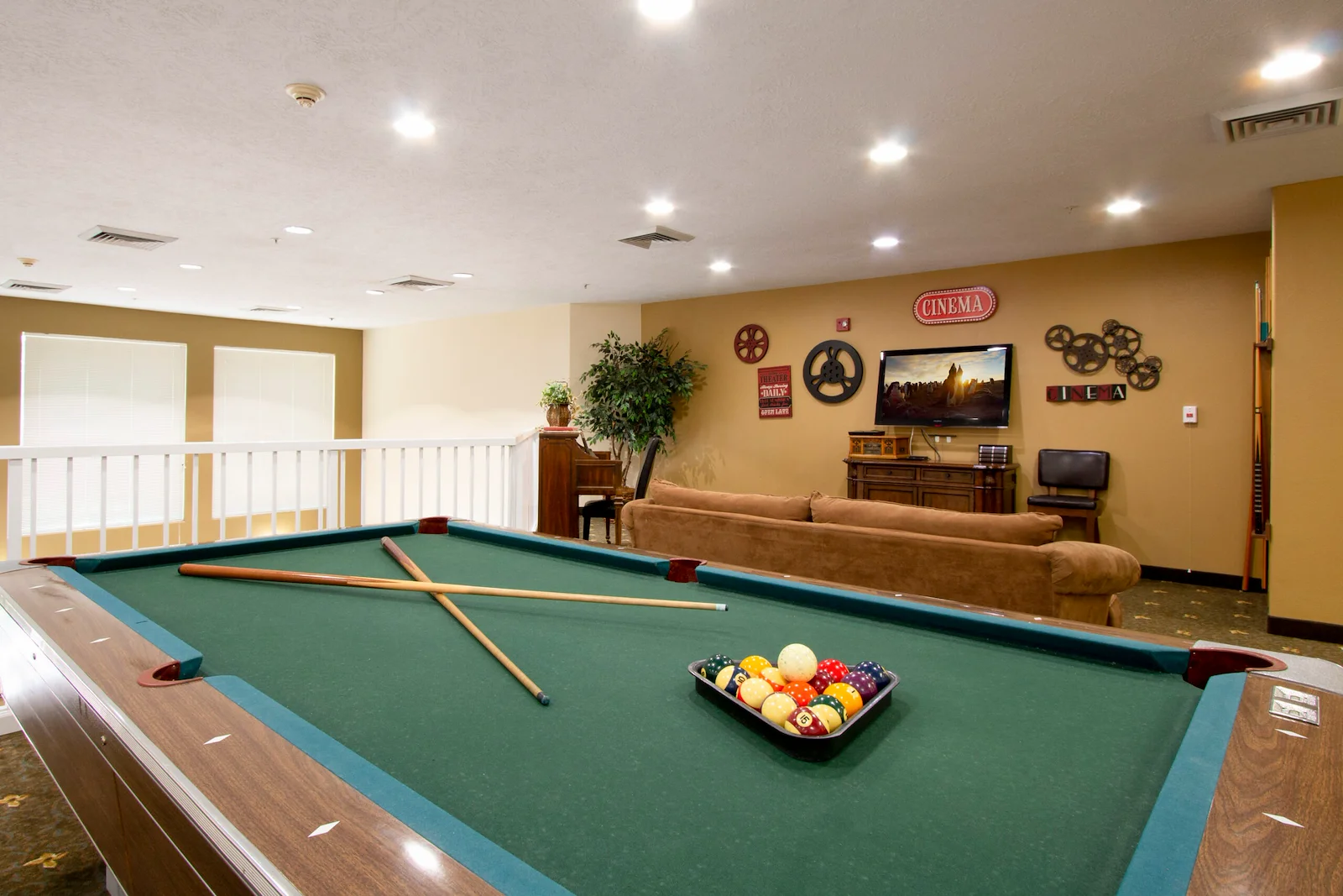 Albany Senior Living by Cogir, assisted living and respite care community in Albany, OR, pool table and sitting area