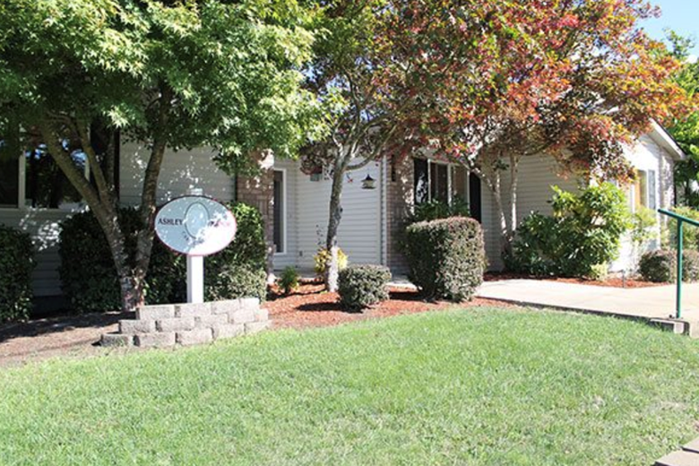 Image of Pacific Living Centers of Roseburg at Ramp (2)