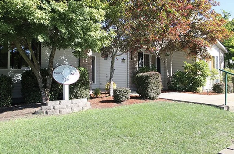 Image of Pacific Living Centers of Roseburg at Ramp (2)