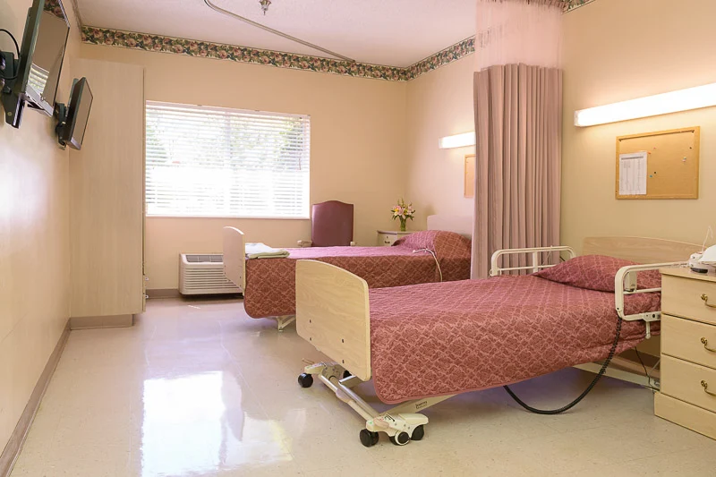 Image of Life Care Center Of Hendersonville (5)