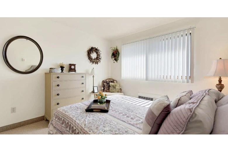 Image of Royal Columbian Retirement Inn (7)