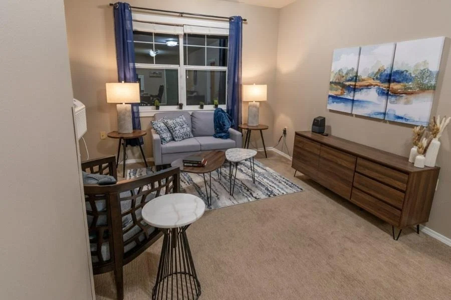 Avamere at Sandy senior living community offering assisted living, memory care, and respite care in Sandy, OR, apartment living room