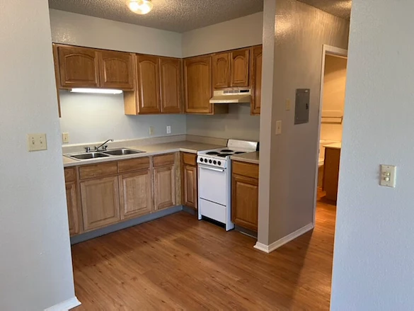 Image of West Edison Plaza Apartments (6)