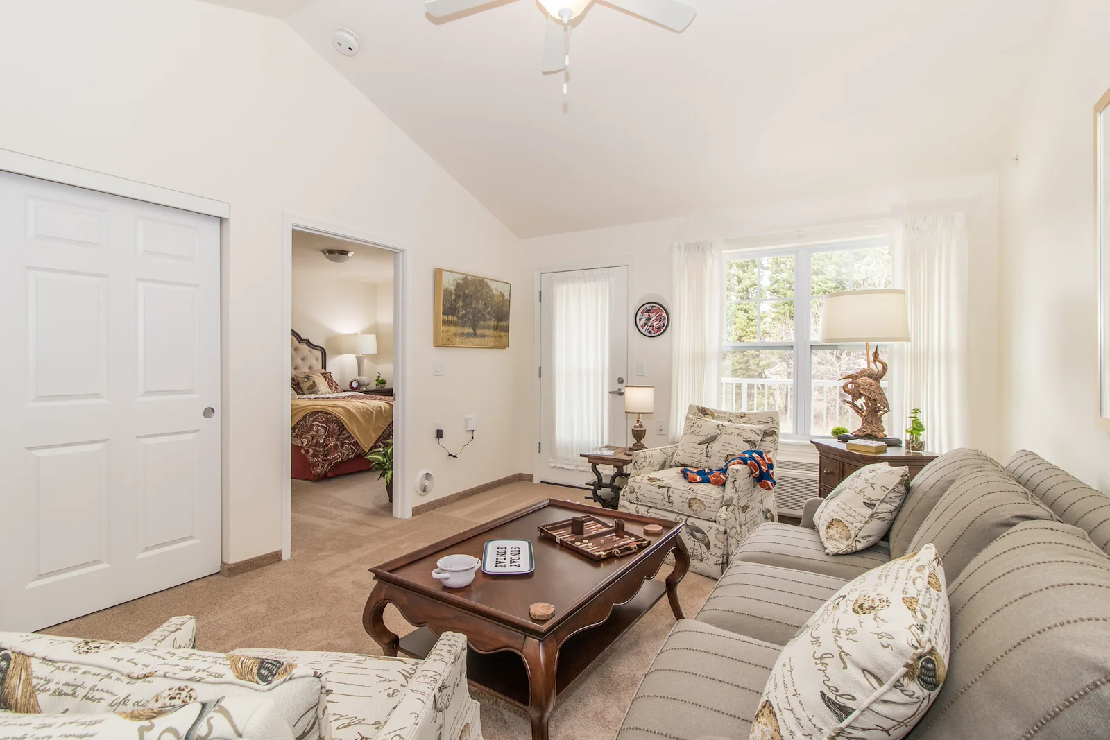 Summit Glen Gracious Retirement Living Hawthorn Senior independent Living in Colorado Springs, Colorado apartment living room