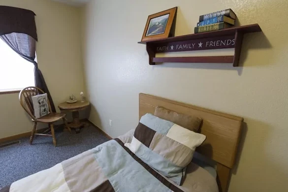 Image of Ashley Manor - Evans 3 (3)