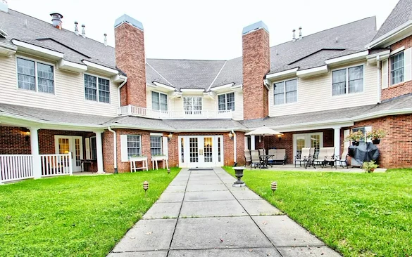 Charter Senior Living of Charlotte outdoor space