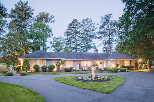 Image of Chesapeake Manor (1)