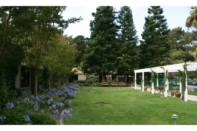 Image of Silverado Belmont Hills Memory Care Community (4)