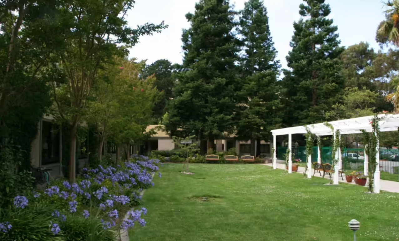 Image of Silverado Belmont Hills Memory Care Community (4)