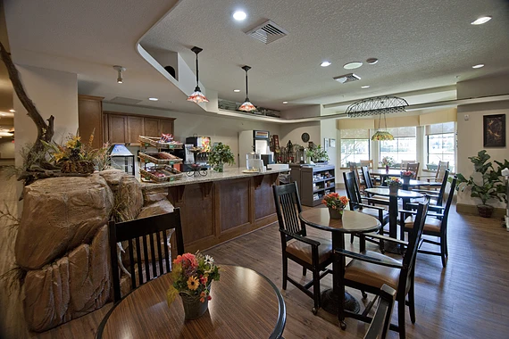 Alto Tavares, senior living community offering assisted living, memory care, and respite care in Tavares, FL, dining room with a bar area featuring snacks and drinks