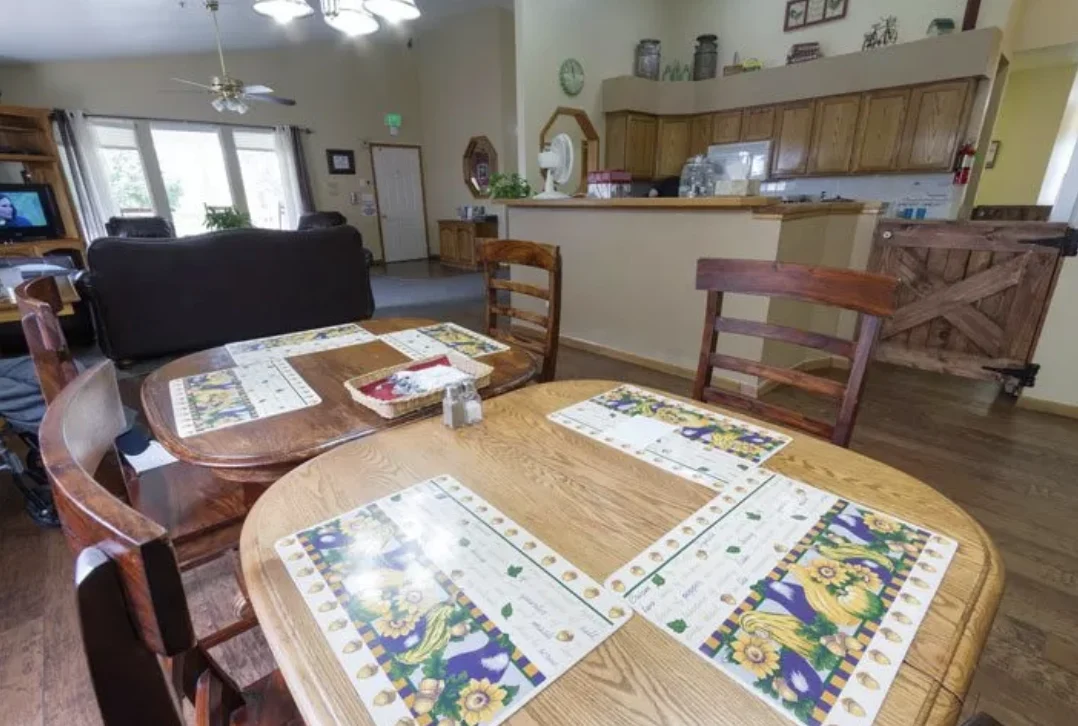 Image of Ashley Manor - Evans 3 (4)