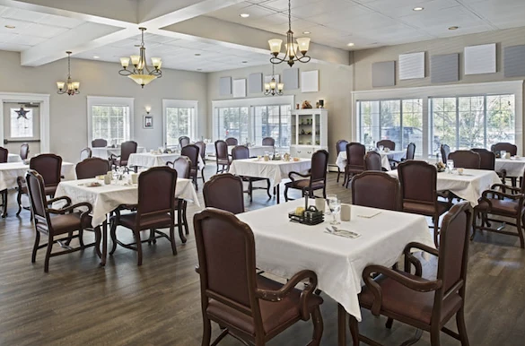 American House Farmington Hills, senior living community offering independent living, assisted living, memory care, and respite care in Farmington Hills, MI, dining room
