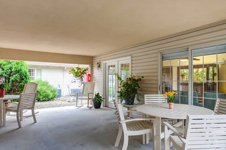 Image of Colonial Courtyard at Bedford (2)