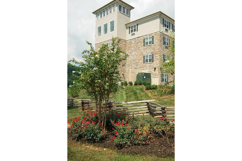 Image of Vantage Pointe Village (2)