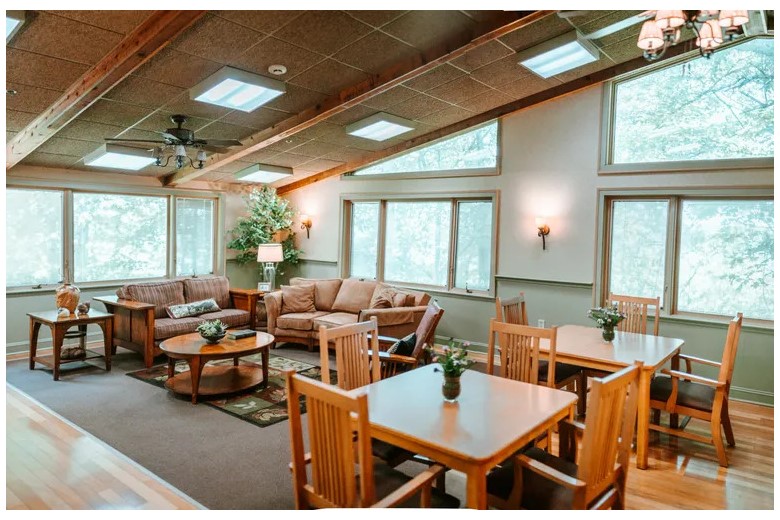 Image of Oakmont Manor (6)