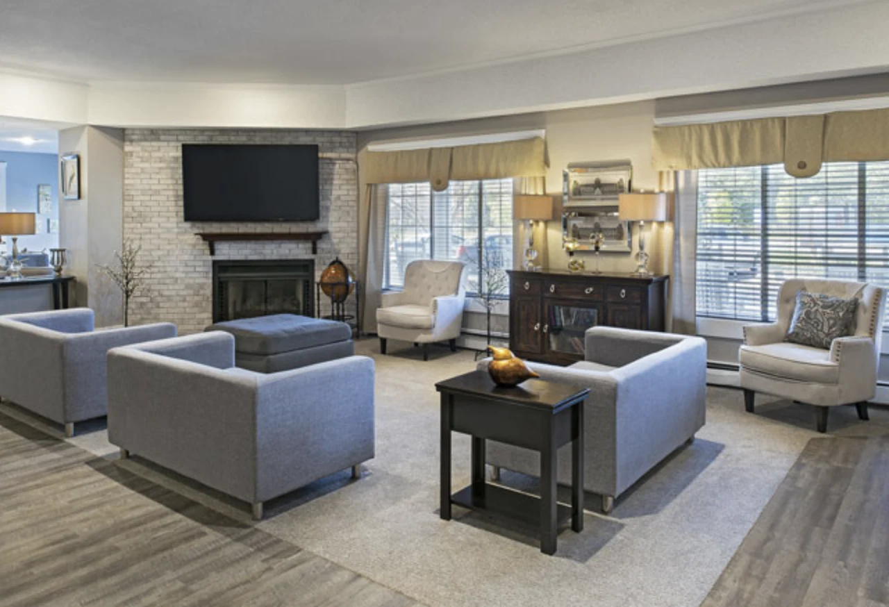 American House Farmington Hills, senior living community offering independent living, assisted living, memory care, and respite care in Farmington Hills, MI, community living room