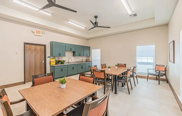 Image of Lakeside Manor (5)