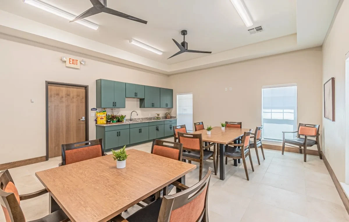 Image of Lakeside Manor (5)