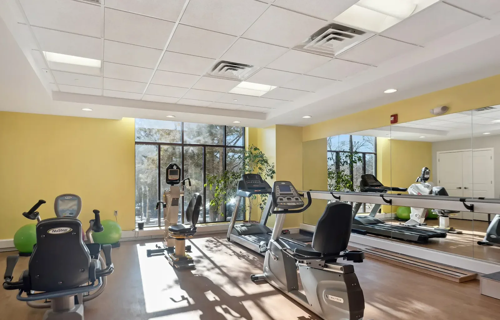 Image of AVIVA Country Club Heights (10)