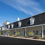 American House Farmington Hills, senior living community offering independent living, assisted living, memory care, and respite care in Farmington Hills, MI, front exterior