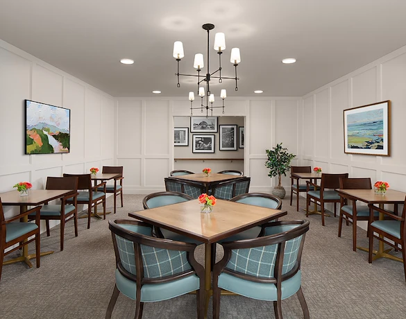 Dining area at the Waters of Oak Creek 