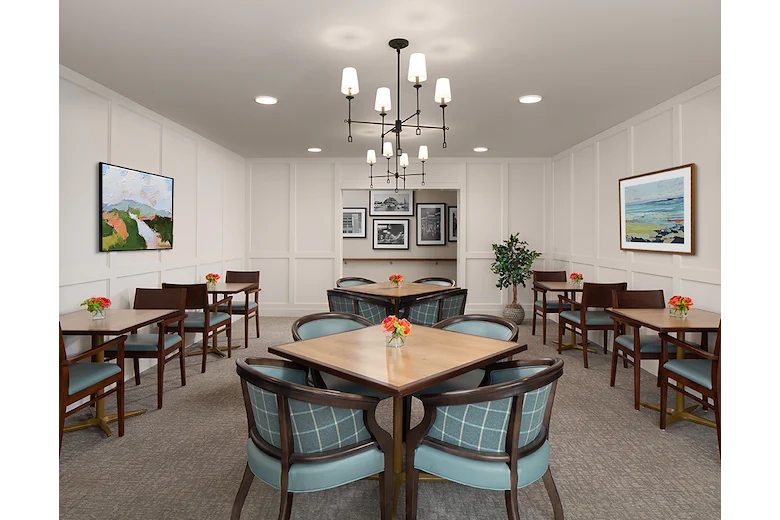Dining area at the Waters of Oak Creek 
