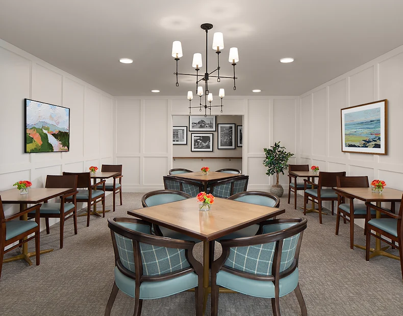 Dining area at the Waters of Oak Creek 