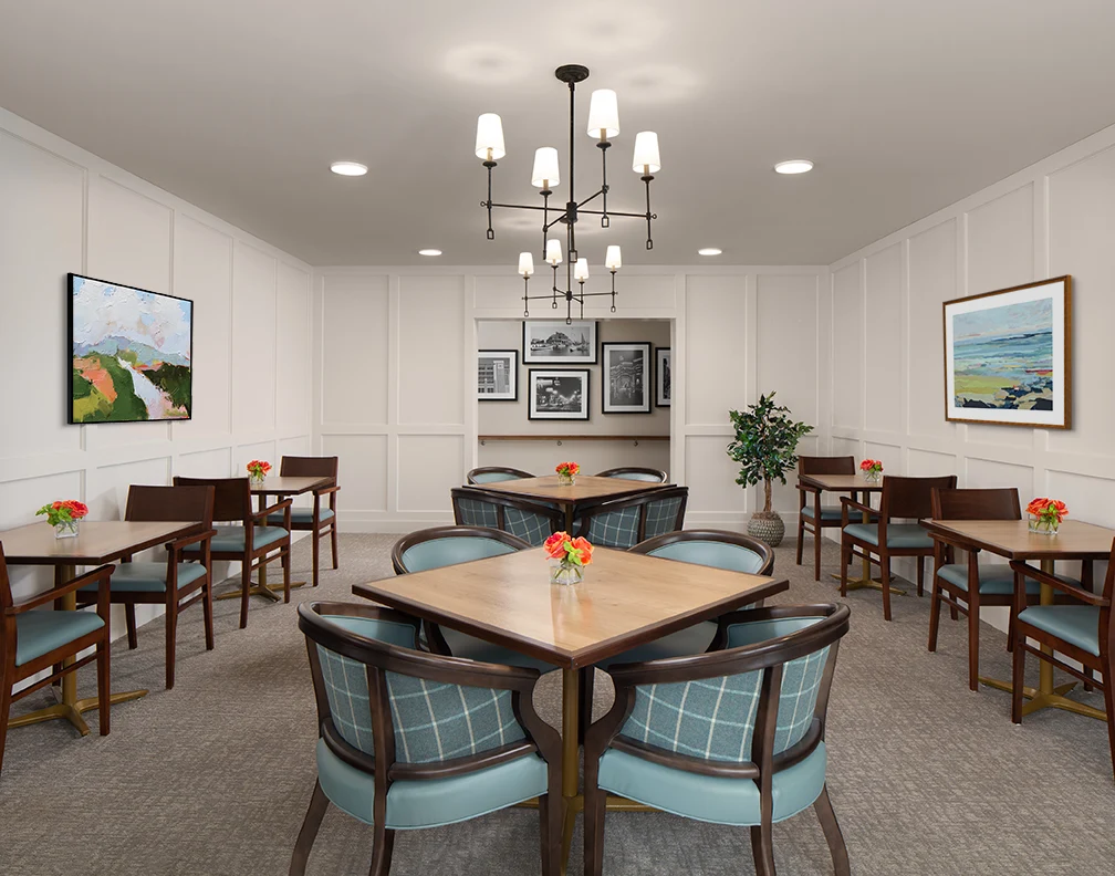 Dining area at the Waters of Oak Creek 