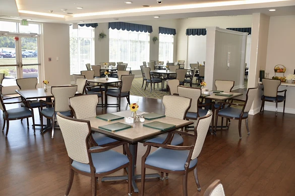 The Seasons@Alexandria (Assisted Living) dining area
