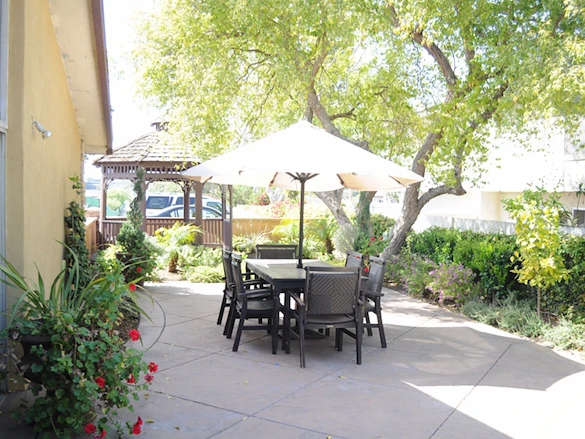 Image of Huntington Valley Healthcare Center (3)