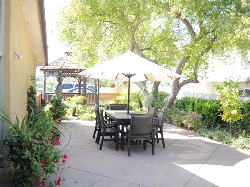 Image of Huntington Valley Healthcare Center (3)