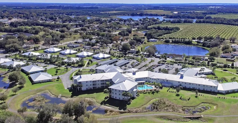Image of Water's Edge of Lake Wales (1)