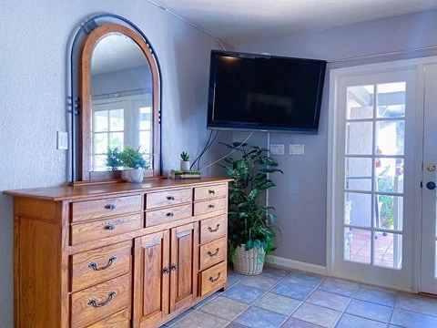 Image of Sage House - Crocus (4)